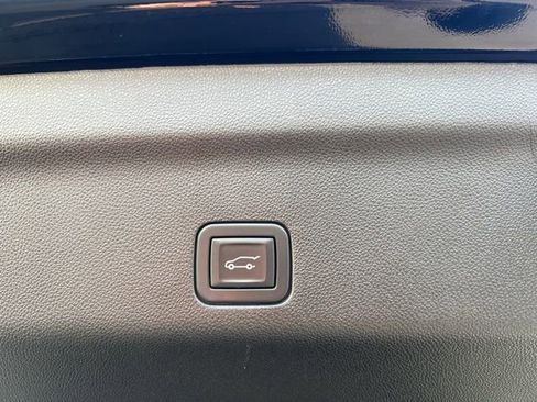 Used 2024 GMC Yukon XL Denali image 23