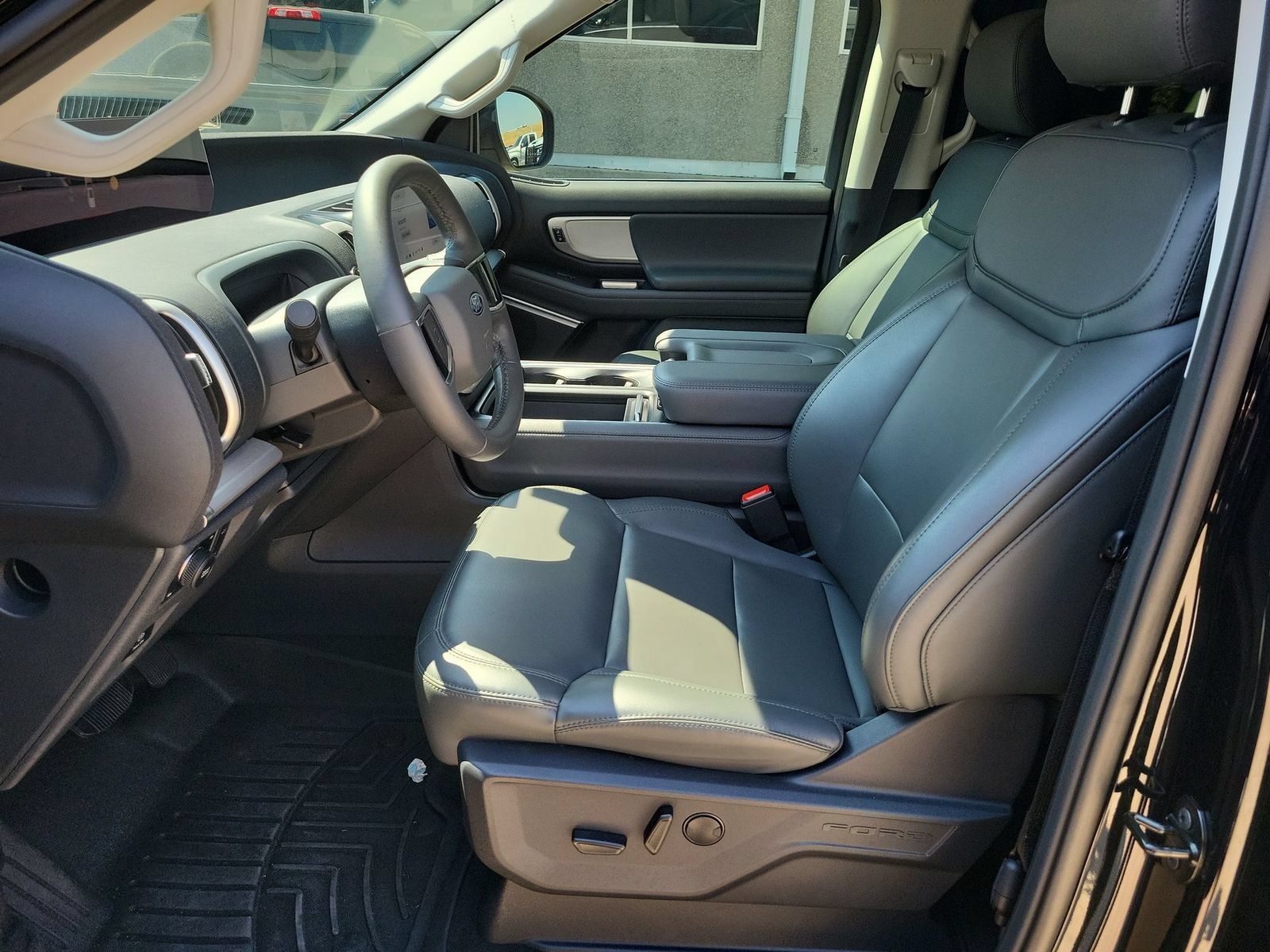 Used 2026 Ford Expedition Active AWD/4WD image 18