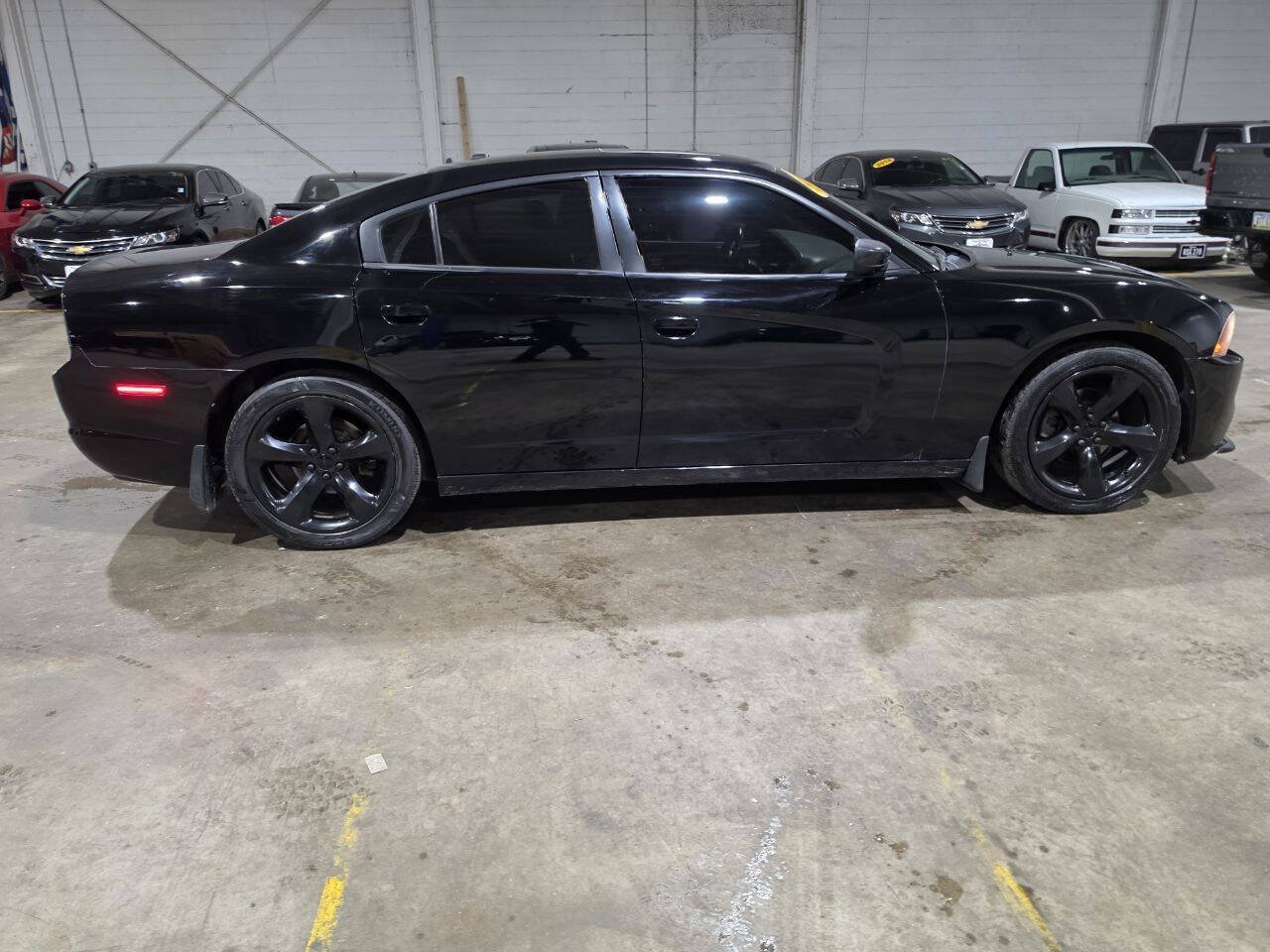 Used 2014 Dodge Charger SXT w/ Blacktop Package RWD image 14