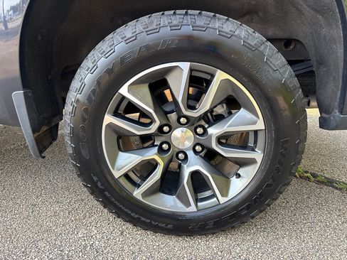 Used 2024 Chevrolet Silverado 1500 LT AWD/4WD image 25