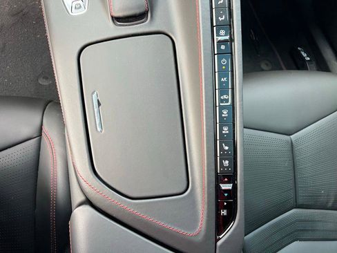 Used 2023 Chevrolet Corvette Stingray Premium Cpe w/ Body-Color Dual Roof Package image 33