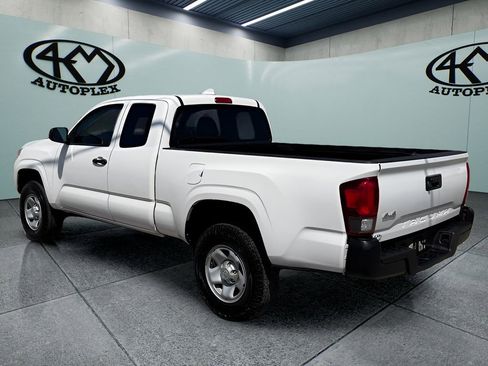 Used 2022 Toyota Tacoma SR image 5