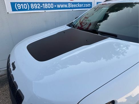 Used 2022 Jeep Cherokee Trailhawk w/ Technology Group B AWD/4WD image 11
