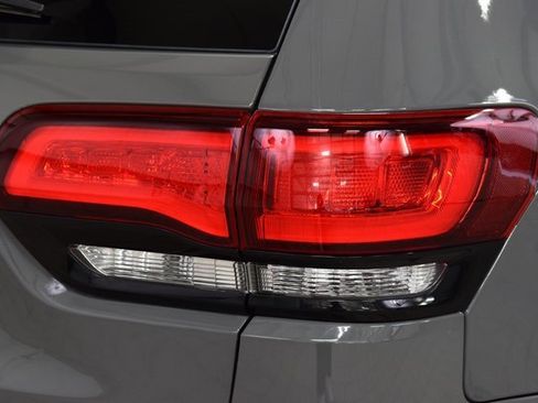 Used 2020 Jeep Grand Cherokee Altitude image 19