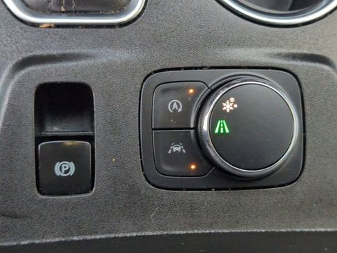 Certified 2023 Chevrolet Traverse Premier image 36