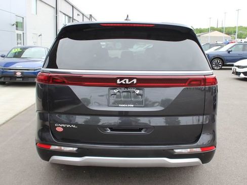 Used 2024 Kia Carnival EX FWD image 31