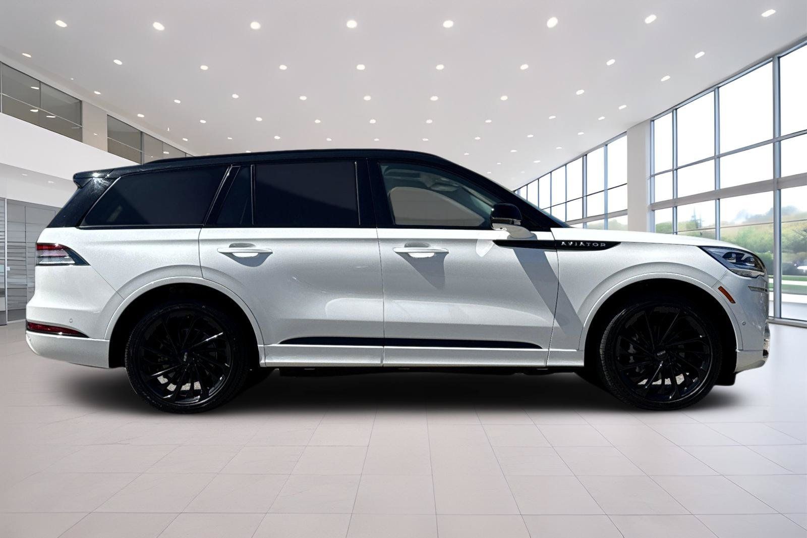 Certified 2023 Lincoln Aviator Black Label AWD/4WD image 3