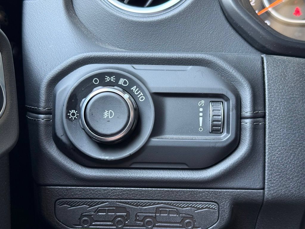 Used 2024 Jeep Wrangler Unlimited Sahara w/ Technology Group AWD/4WD image 23