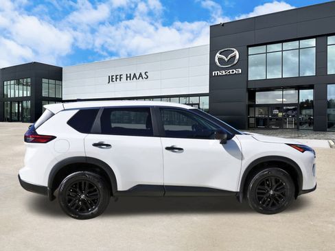 Used 2025 Nissan Rogue S image 5