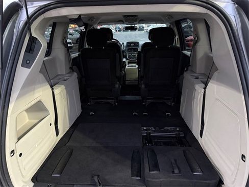 Used 2013 Dodge Grand Caravan SXT w/ UConnect Hands-Free Group image 17