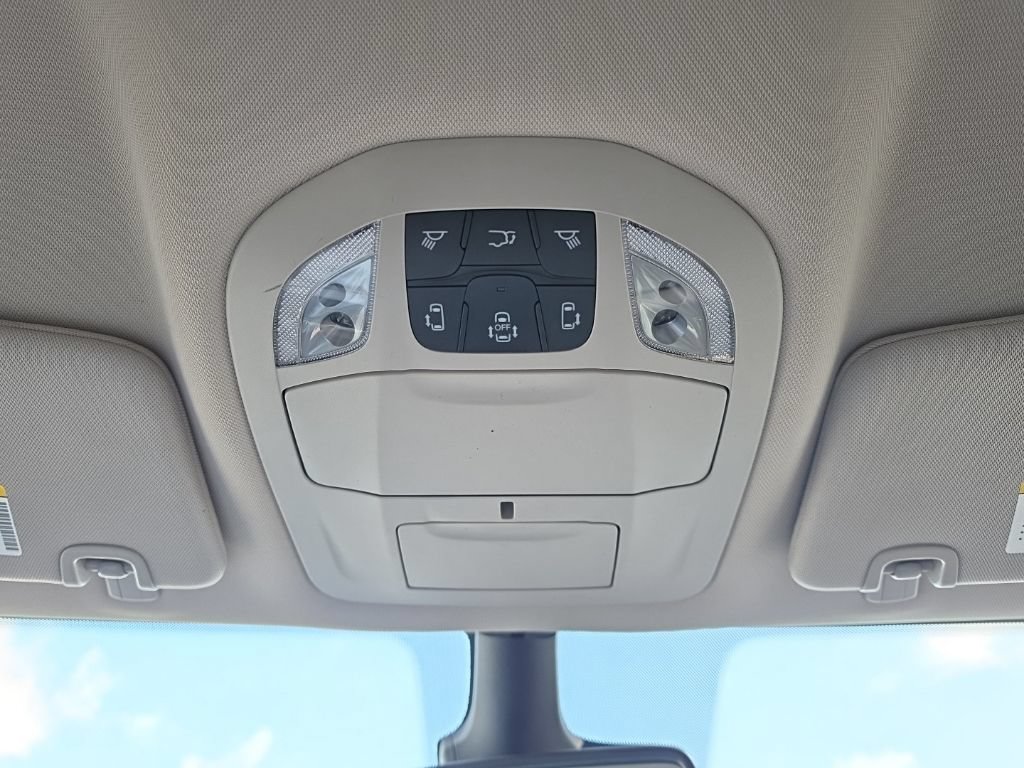 Used 2024 Chrysler Pacifica Touring-L FWD image 19