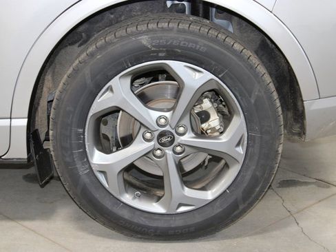 Used 2024 Ford Escape ST-Line image 18