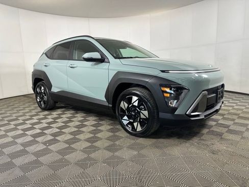 Used 2025 Hyundai Kona SEL image 2