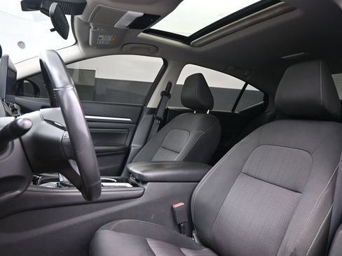 Used 2023 Nissan Altima 2.5 SV w/ SV Premium Package FWD image 11