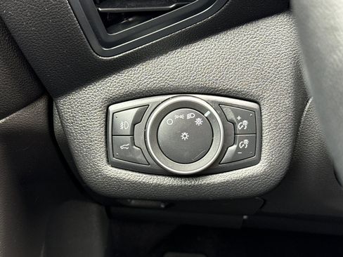 Used 2019 Ford Escape SE image 34