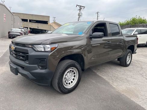 Used 2023 Chevrolet Colorado W/T RWD image 4