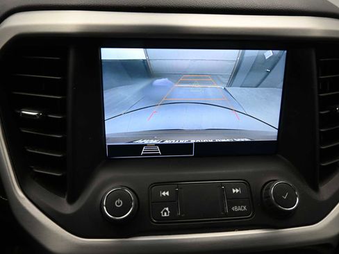 Used 2023 GMC Acadia SLE image 14