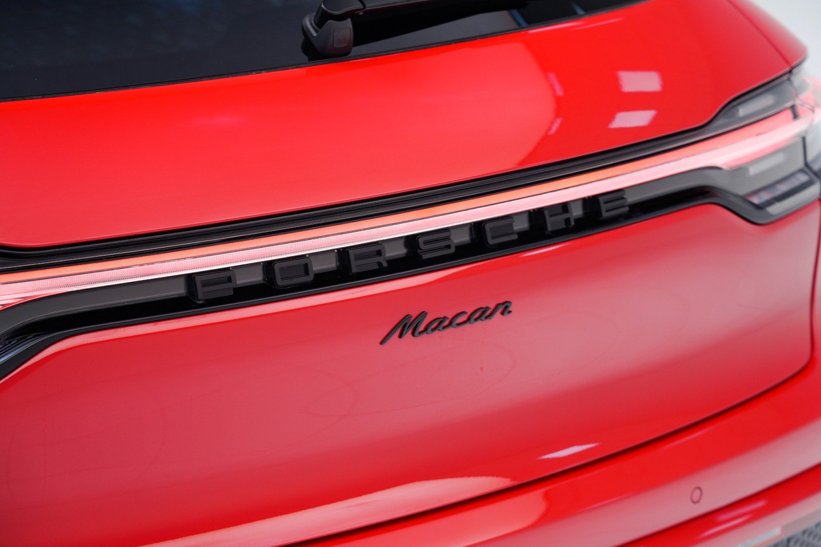 Certified 2026 Porsche Macan AWD/4WD image 14