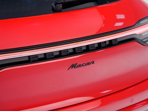 Certified 2026 Porsche Macan AWD/4WD image 14
