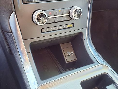 Used 2024 Ford Edge Titanium image 17