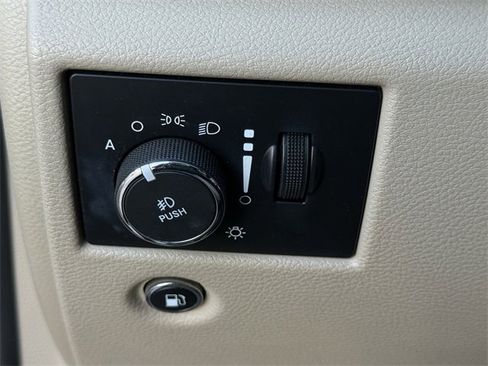 Used 2017 Jeep Grand Cherokee Overland image 24