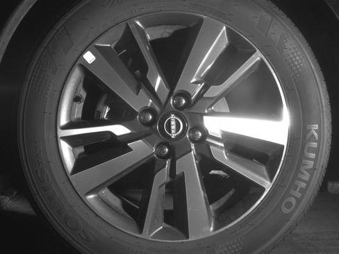 Used 2025 Nissan Versa SV FWD image 15