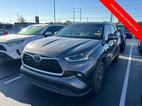 Used 2021 Toyota Highlander XLE AWD/4WD image 13