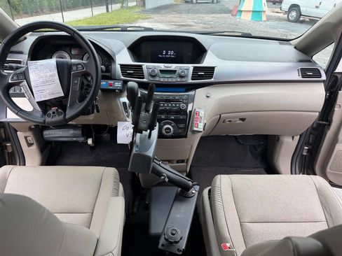 Used 2013 Honda Odyssey Touring Elite image 9