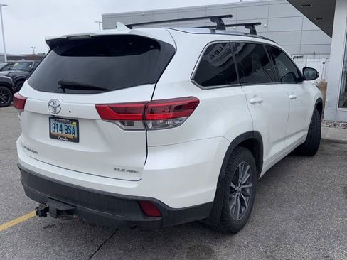 Used 2018 Toyota Highlander XLE image 2