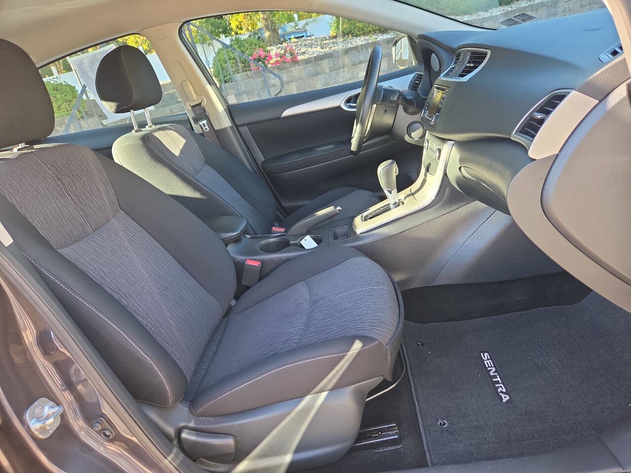 Used 2015 Nissan Sentra SV FWD image 22