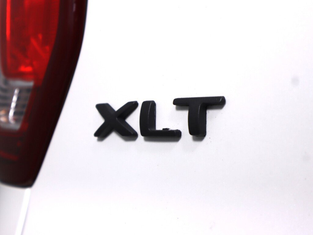 Used 2018 Ford Explorer XLT w/ Equipment Group 202A AWD/4WD image 39