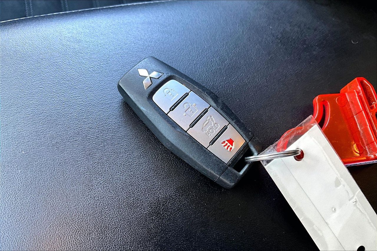Used 2022 Mitsubishi Outlander SE AWD/4WD image 33