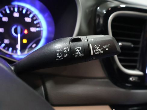 Certified 2024 Chrysler Pacifica Touring-L image 36