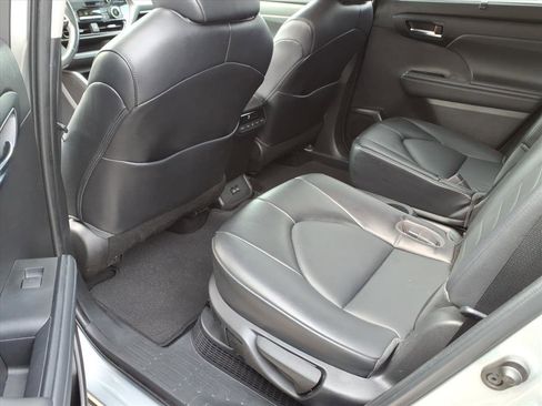 Used 2022 Toyota Highlander XLE image 34