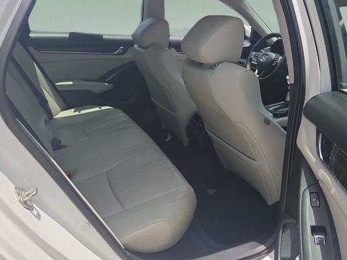 Used 2018 Honda Accord Touring image 15