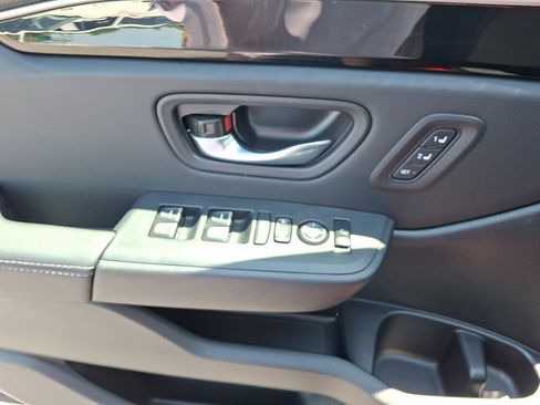 Certified 2025 Honda Pilot Touring image 15