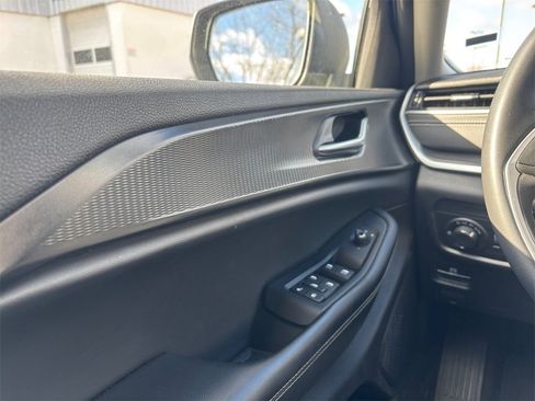 Used 2023 Jeep Grand Cherokee L Laredo image 29