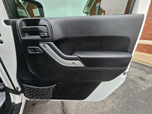 Used 2014 Jeep Wrangler Sahara w/ Dual Top Group image 20