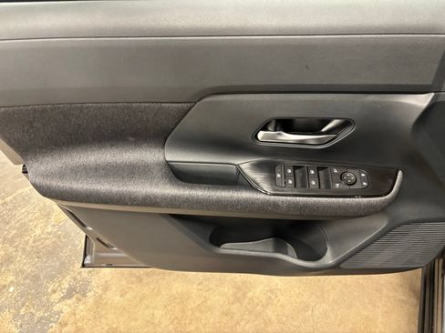 Used 2025 Nissan Kicks SV FWD image 17