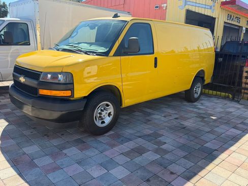 Used 2023 Chevrolet Express 2500 image 3