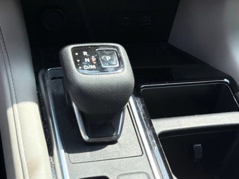Used 2023 Nissan Pathfinder SL AWD/4WD image 28