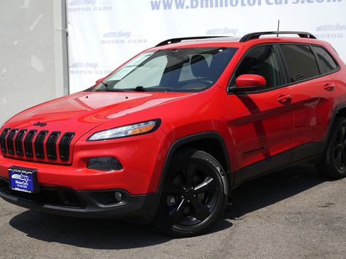 Used 2017 Jeep Cherokee High Altitude w/ Luxury Group AWD/4WD image 2