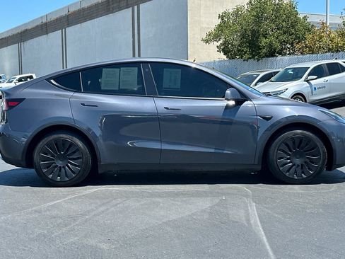 Used 2021 Tesla Model Y Long Range AWD/4WD image 6