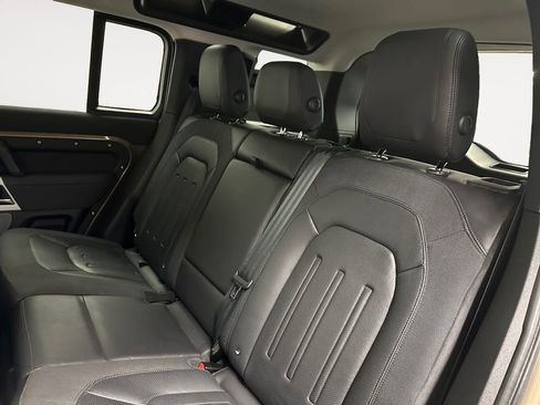 Used 2020 Land Rover Defender 110 SE image 13