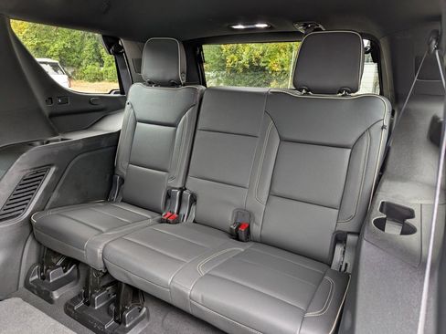 Used 2023 GMC Yukon SLT image 30