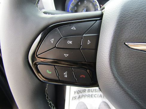 Used 2025 Chrysler Pacifica Limited FWD image 21