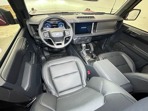 New 2025 Ford Bronco Badlands image 9
