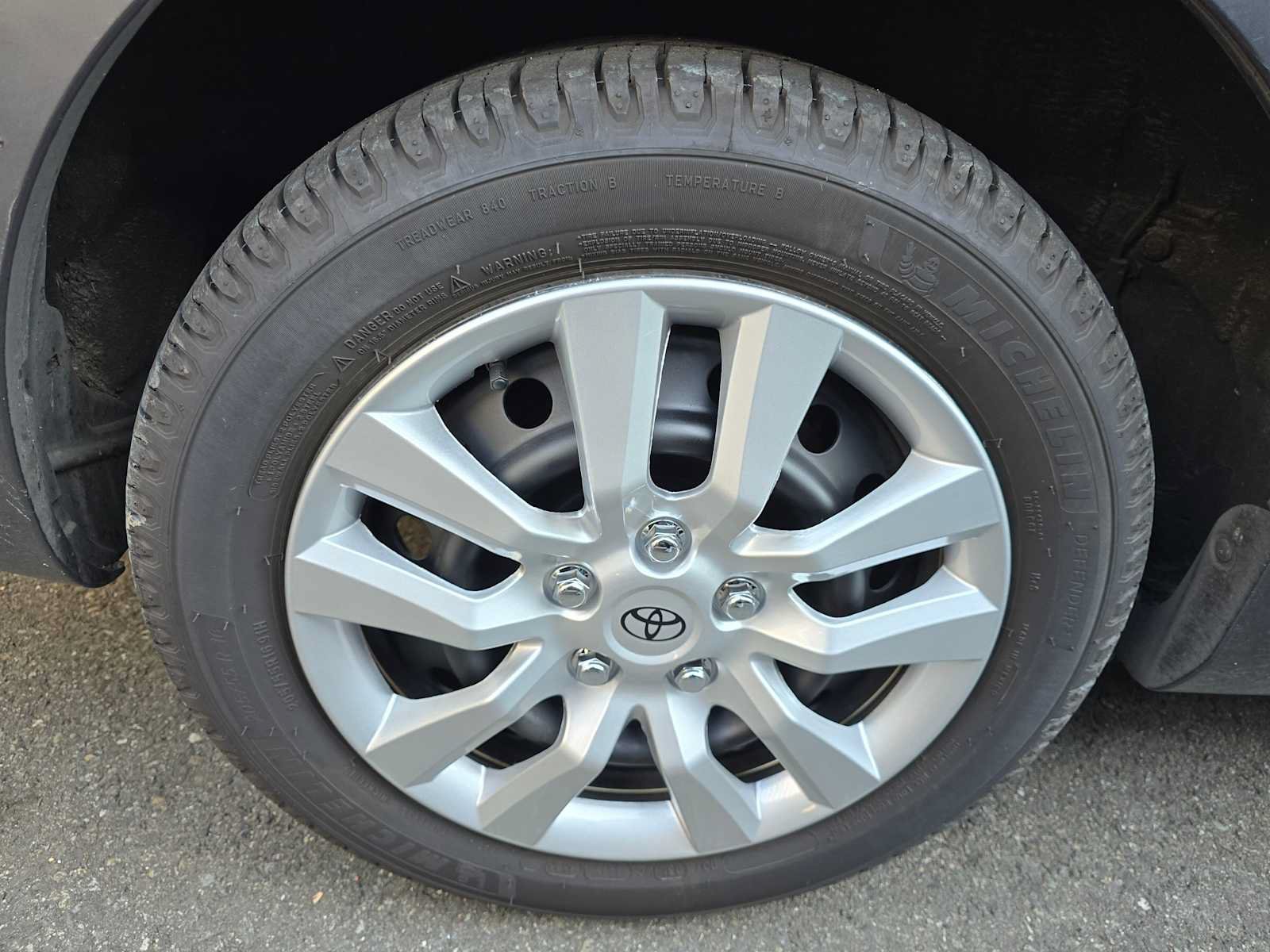 Used 2013 Toyota Corolla LE FWD image 4