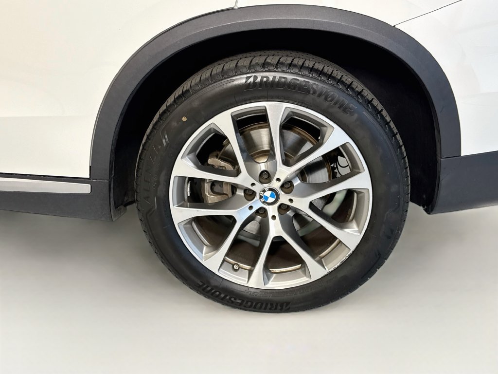 Used 2024 BMW X5 xDrive40i w/ Parking Assistance Package AWD/4WD image 31