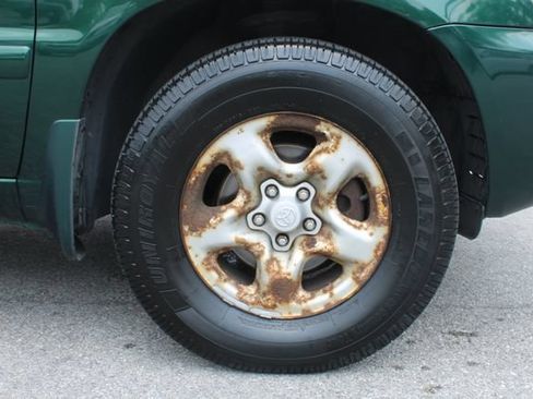 Used 2001 Toyota Highlander 2WD w/ Quick-Order Pkg image 31